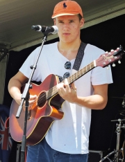 Will Hearn Performs Solo-gallery  